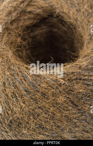 Natürliche geteert Sisal garten Garn-/String. Super Makro der einzelnen Fasern, die in das Garn. Metapher' Wie lange ist ein Stück Schnur?" Stockfoto