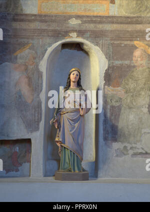 Deruta Umbrien Italien Kirche San Francesco. Dekorative Statue im Inneren des hohlen in der Malerei Madonna mit Kind von Domenico Alfani und Giovan Stockfoto