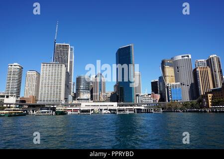 Annäherung an Sydney's Circular Quay mit der Fähre Stockfoto