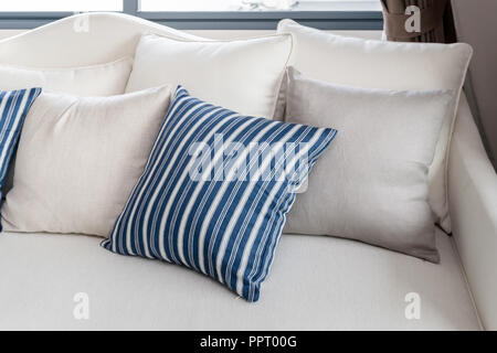 Blau-weiß gestreiften Stoff Hintergrund Stockfoto, Bild: 133147259 - Alamy