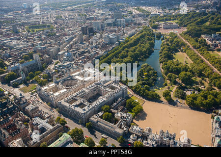 Der Downing Street zum Buckingham Palast, Luftbild. Stockfoto