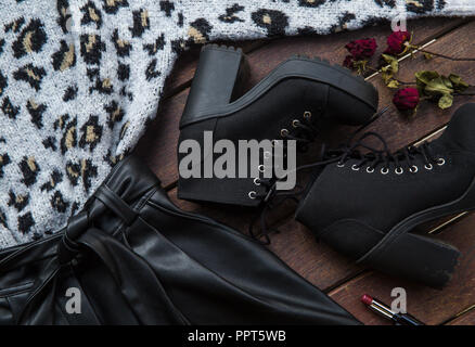 Herbst kommt. Mode Dame Kleidung einstellen. Flach. Fashion Concept Stockfoto