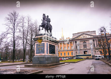 Das Denkmal für Peter den Großen aus der Urenkel von Paul vor michailowski Schloss, St. Petersburg, Russland. Stockfoto