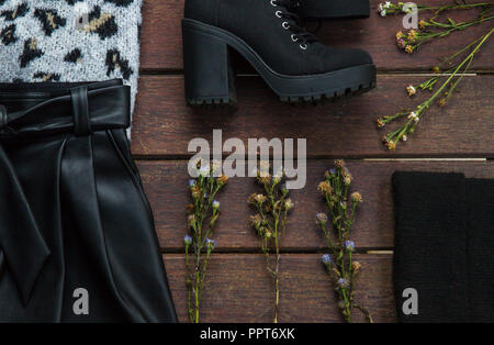 Herbst kommt. Mode Dame Kleidung einstellen. Flach. Fashion Concept Stockfoto