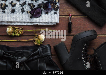 Herbst kommt. Mode Dame Kleidung einstellen. Flach. Fashion Concept Stockfoto