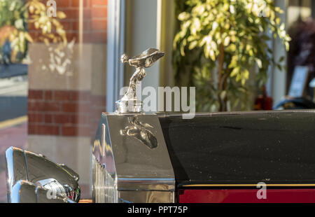 Flying Lady Maskottchen auf alten Rolls Royce Auto Stockfoto