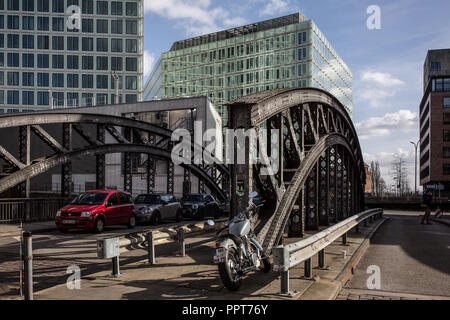 Hamburg, Speicherstadt zwischen 1883 und 1927 errichtet, Poggenmühlenbrücke zur hafen-city Stockfoto