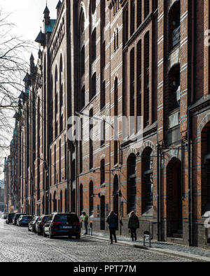 Hamburg, Speicherstadt zwischen 1883 und 1927 errichtet, Straße Holländischer Brook mit SPEICHERBLOCK U Stockfoto