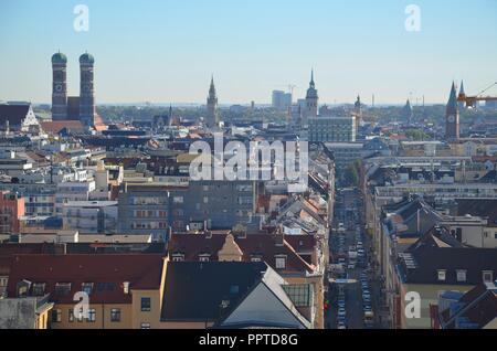 Blick vom Turm der St. Paulskirche in München, Bayern, in die Innenstadt Stockfoto