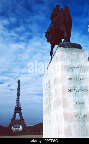 Eiffelturm von Ort Joffre, Paris, Frankreich Stockfoto