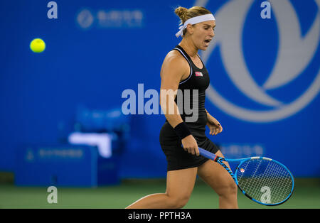 September 26, 2018 - Dominika Cibulkova der Slowakei in Aktion bei ihrem zweiten-Runde im Jahr 2018 Wuhan Dongfeng Motor öffnen WTA Premier 5 Tennis Turnier Quelle: AFP 7/ZUMA Draht/Alamy leben Nachrichten Stockfoto