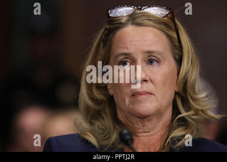 WASHINGTON, DC - 27. SEPTEMBER: Christine Blasey Ford bezeugt vor dem Senat-rechtsausschusse im Dirksen Senate Office Building auf dem Capitol Hill September 27, 2018 in Washington, DC. Ein Professor an der Universität von Palo Alto und ein Forschung Psychologe an der Stanford University School of Medicine, hat Ford beschuldigt Supreme Court nominee Richter Brett Kavanaugh sexuellen Nötigung von ihr während einer Partei im Jahre 1982, wenn sie High School Studenten in vorstädtischen Maryland wurden. (Foto von Win McNamee/Getty Images) | Verwendung weltweit Stockfoto