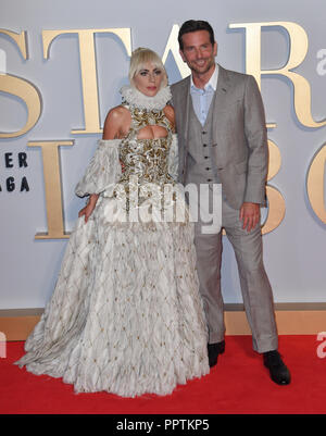 London, Großbritannien. 27. September 2018. Lady Gaga, Bradley Cooper besuchen sie ein Star ist geboren UK Premiere auf der Vue Cinemas, Leicester Square, London, UK, 27. September 2018. Bild Capital/Alamy leben Nachrichten Stockfoto