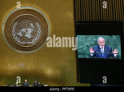 (180927) - DIE VEREINTEN NATIONEN, Sept. 27, 2018 (Xinhua) - der israelische Premierminister Benjamin Netanjahu (am Bildschirm) Adressen der Generaldebatte der 73. Sitzung der Generalversammlung der Vereinten Nationen am UN-Sitz in New York, Sept. 27, 2018. (Xinhua / Qin Lang) Stockfoto