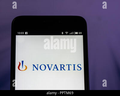 September 27, 2018 - Kiew, Ukraine - Novartis Logo auf dem Smartphone angezeigt. Novartis International AG ist eine Schweizer multinationale Pharmaunternehmen (Credit Bild: © Igor Golovniov/SOPA Bilder über ZUMA Draht) Stockfoto