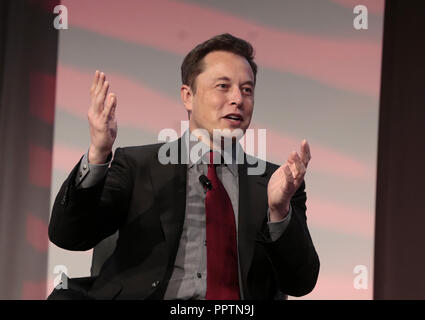 Detroit, MI, USA. 13. Jan 2015. Reeve Elon Musk spricht an der Automotive News World Congress statt auf der Detroit Marriott in Detroit, Michigan, am Dienstag, den 13. Januar 2014. Moschus ist ein Unternehmer, Erfinder, Ingenieur und Investor Credit: Jeff Kowalsky/ZUMA Draht/Alamy leben Nachrichten Stockfoto