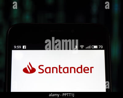 Kiew, Ukraine. 27 Sep, 2018. Banco Santander Logo auf dem Smartphone angezeigt. Santander Gruppe ist eine spanische Bankengruppe. Quelle: Igor Golovniov/SOPA Images/ZUMA Draht/Alamy leben Nachrichten Stockfoto