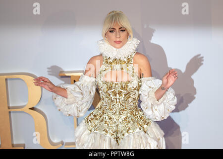 London, Großbritannien. 27. Sep 2018. Lady Gaga an der London Premiere von "ein Stern ist geboren" bei VUE WEST END, den Leicester Square, Uk, Credit: Jason Richardson/Alamy leben Nachrichten Stockfoto