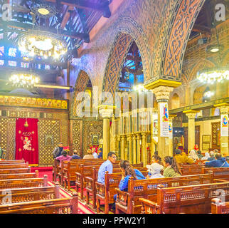 Kairo, Ägypten, bis 23. Dezember 2017 gehängt: Die Kirche besticht durch wunderschöne Ikonostase amde Ebenholz aus Elfenbein und schönen Fresken an Arkaden und Stockfoto