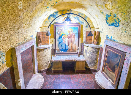 Kairo, Ägypten - Dezember 23, 2017: Die kleine Grotte in der Himmelfahrt der Jungfrau Maria Kirche, das Versteck der Heiligen Familie auf ihrer Flucht nach E Stockfoto