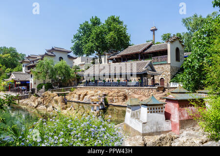 SALOU (PORTAVENTURA), Spanien - 16.Juni 2014: Themenpark Port Aventura ist eine Unterhaltung Resort im Süden Kataloniens lockt 4 Mio. Besucher im Jahr Stockfoto