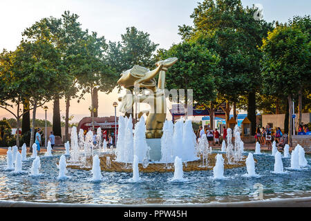 SALOU (PORTAVENTURA), Spanien - 16.Juni 2014: Themenpark Port Aventura ist eine Unterhaltung Resort im Süden Kataloniens lockt 4 Mio. Besucher im Jahr Stockfoto