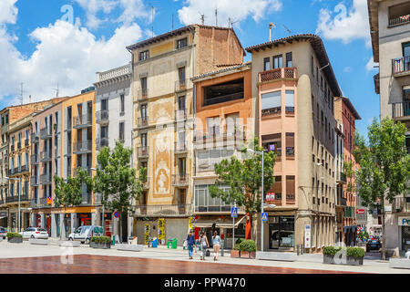 VIC, SPANIEN - 19. JUNI 2014: Alte Straße in der Stadt Vic Stockfoto