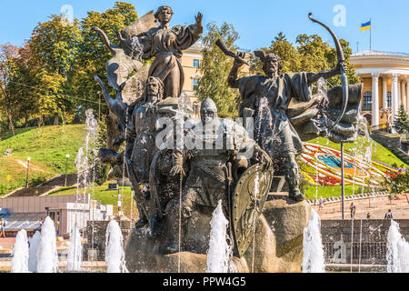 Denkmal - Brunnen zu den Gründern von Kiew auf dem Platz der Unabhängigkeit. Stockfoto