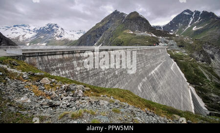 Große Mengen von Beton der Grande Dixence (die höchste Gewichtsstaumauer der Welt und der höchste Staudamm in Europa) im Kanton Wallis, Schweiz Stockfoto