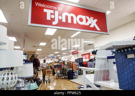 Miami Florida, Kendall, T.J. TJ Maxx Discount Kaufhaus, innen Innenraum, Produktprodukte Display Verkauf, Willkommensschild, Shopping Shopper Shopper Shop Stockfoto