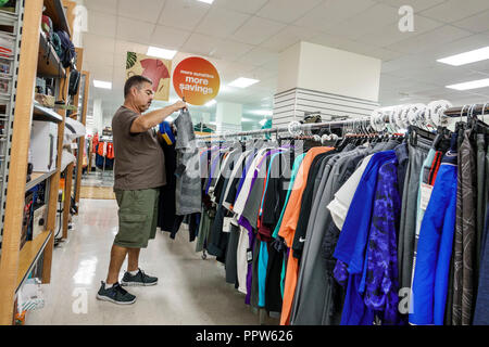 Miami Florida, Kendall, T.J. TJ Maxx Discount Kaufhaus, innen Innenraum, Produktprodukte Verkauf, Herrenbekleidung, Erwachsene Erwachsene Mann Männer männlich, Hallo Stockfoto