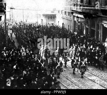 Britische Truppen marschieren in Beyoglu. Stockfoto