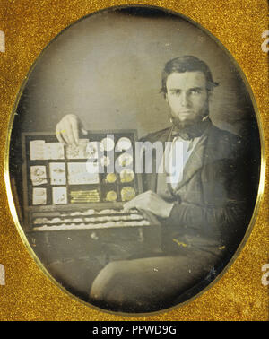 Porträt einer Schmuck Verkäufer; Robert H. Vance, American, 1825-1876, 1853-1854; Daguerreotypie, Hand - zugeschrieben Farbige Stockfoto