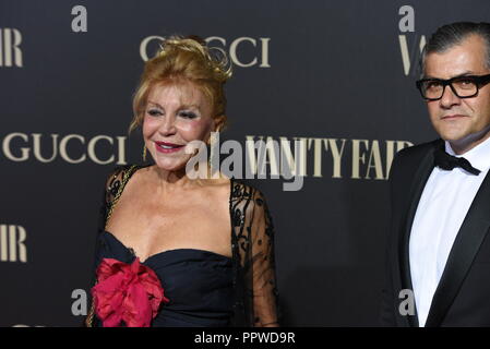 Spanische Kunst Sammler Carmen Cervera, Baronin Thyssen-Bornemisza (L) stellt sich bei einem Fotoshooting in der Vanity Fair "Person des Jahres" Auszeichnungen in Madrid. (Foto von Jorge Sanz/Pacific Press) Stockfoto