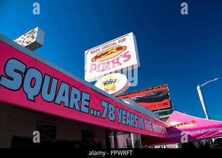 Das Wahrzeichen von Pink Hot Dog auf La Brea Boulevard in Los Angeles, Kalifornien stehen Stockfoto