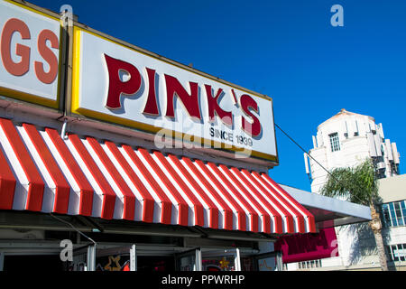 Das Wahrzeichen von Pink Hot Dog auf La Brea Boulevard in Los Angeles, Kalifornien stehen Stockfoto