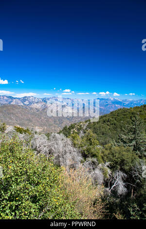 Vista von den San Gabriel Mountains, wie von Mt Wilson in der Nähe von Glendale, Kalifornien genommen Stockfoto