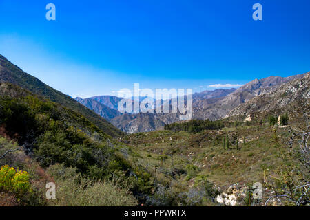 Vista von den San Gabriel Mountains, wie von Mt Wilson in der Nähe von Glendale, Kalifornien genommen Stockfoto