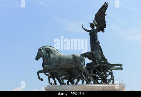 Die Quadriga dell'Unità oben auf dem Altare della Patria Gebäude in Rom. Stockfoto