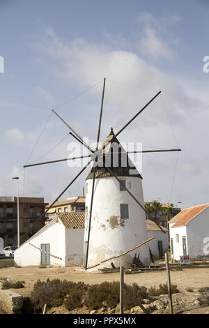 Windmühle in San Pedro del Pinatar, Spanien Stockfoto