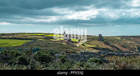 Botallack Zinnminen in Cornwall, UK England. . Alte Zinnmine Ruinen einer Branche aus der Vergangenheit auf die Cornish Coastal Path an der Alten Quaddel, auch Poldark film Stockfoto