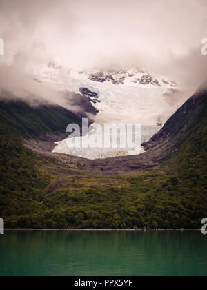 Detail eines Gletschers in der Galciers Nationalpark in Patagonien, Argentinien. Ein Gletscher hinunter ins Tal zu den Lago Argentino. Stockfoto