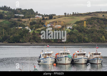 Fischerboote bei Dalcahue auf der Insel Chiloe, Patagonien Stockfoto