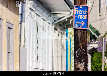 Ein Zeichen Marken Frenchmen Street, November 15, 2015, New Orleans French Quarter in New Orleans, Louisiana. Stockfoto