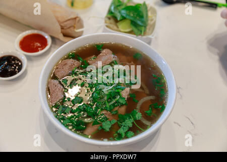 Traditionelle vietnamesische Rindfleisch Suppe, Reis Nudelsuppe pho Stockfoto