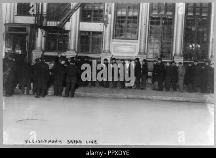 Brot Linien - Bowery Männer warten auf Fleischman Brot Linie Stockfoto