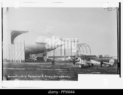 Britische Luftschiff PARSEVAL' & 'Armee Flugzeuge Stockfoto