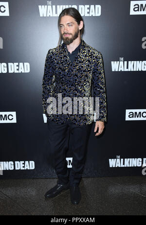 Hollywood, CA, USA. 27 Sep, 2018. 27. September 2018 - Hollywood, Kalifornien - Tom Payne. "The Walking Dead" Season 9 Premiere Los Angeles gehalten an der DGA-Theater. Photo Credit: Birdie Thompson/AdMedia Credit: Birdie Thompson/AdMedia/ZUMA Draht/Alamy leben Nachrichten Stockfoto