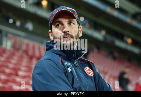 Mainz, Deutschland. 26 Sep, 2018. firo: 26.09.2018 FSV FSV Mainz 05 - VfL Wolfsburg 0:0 FSV Trainer, Coach, Sandro Schwarz, Portrait, Kopf, | Saison weltweit | Quelle: dpa/Alamy leben Nachrichten Stockfoto