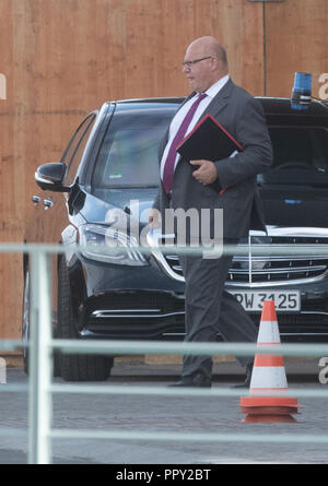 28. September 2018, Berlin: Peter Altmaier (CDU), Bundesminister für Wirtschaft und Energie, die aus dem Bundeskanzleramt nach dem Diesel Gipfel. Foto: Paul Zinken/dpa Stockfoto